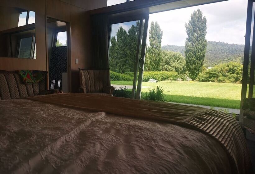 פנסיון Hakarimata Lodge Riverside Sanctuary