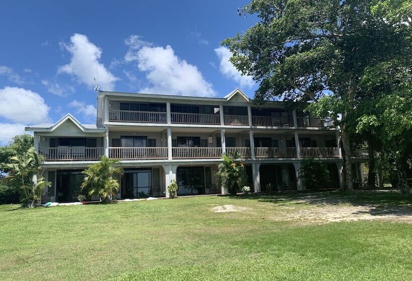 אתר נופש Lusia's Lagoon Chalets