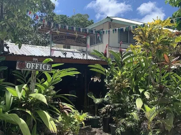 استراحتگاه Lusia's Lagoon Chalets