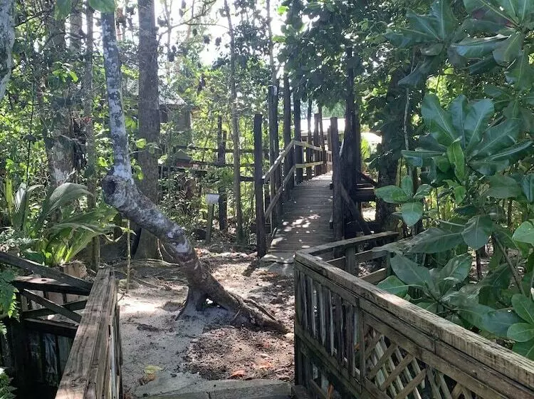 استراحتگاه Lusia's Lagoon Chalets