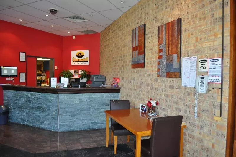 Sundowner Hotel Motel