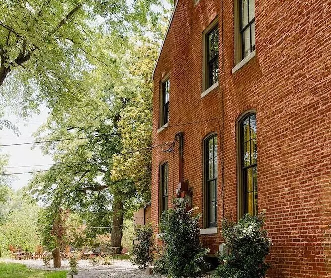 تختخواب و صبحانه The Butcher Rose