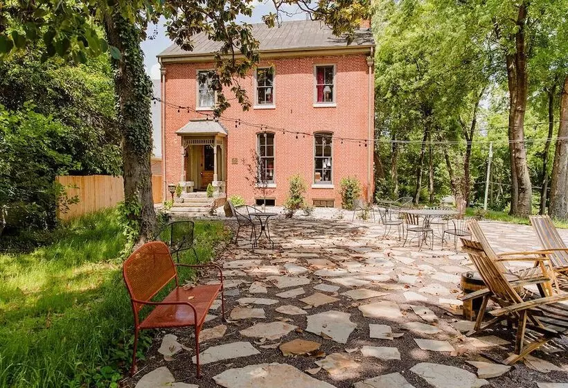 تختخواب و صبحانه The Butcher Rose