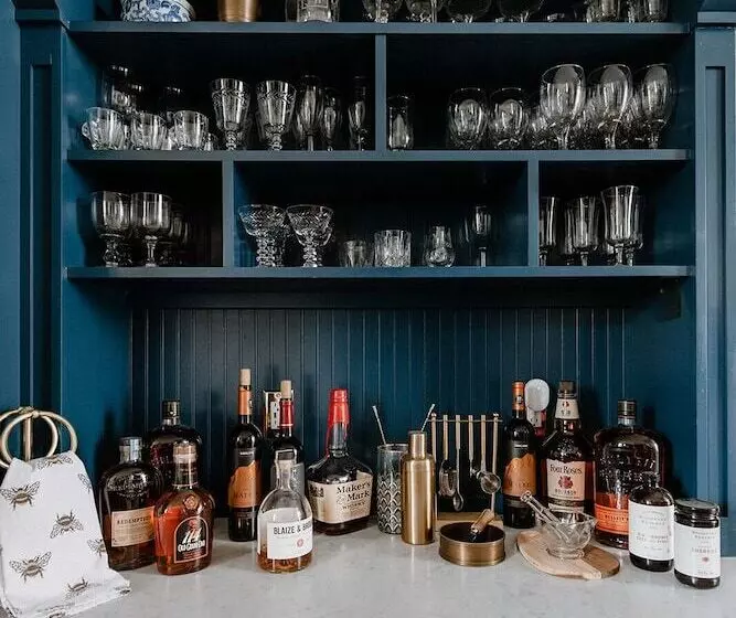 تختخواب و صبحانه The Butcher Rose