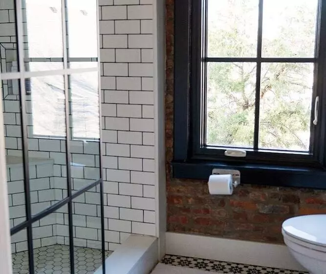 تختخواب و صبحانه The Butcher Rose