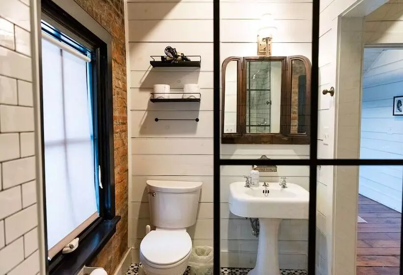 تختخواب و صبحانه The Butcher Rose