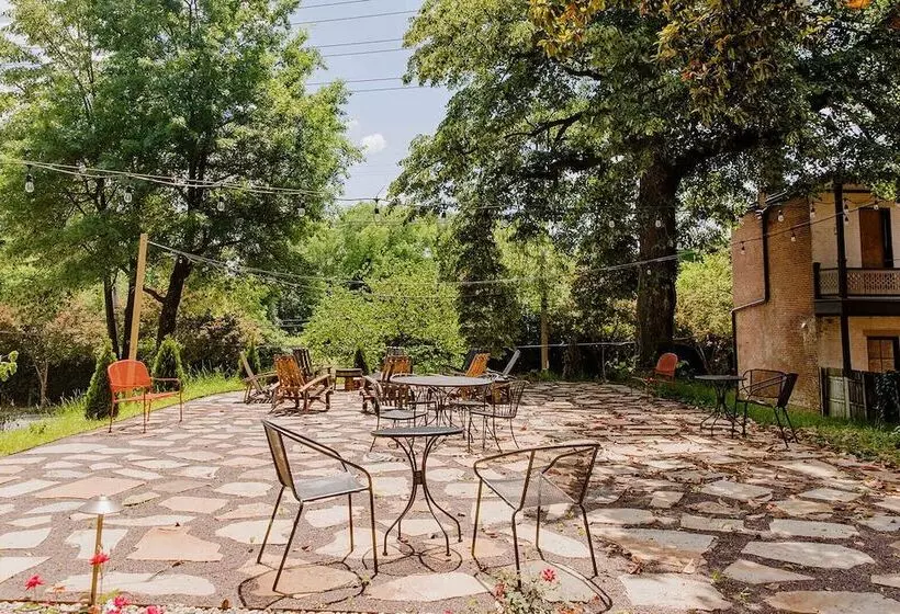 تختخواب و صبحانه The Butcher Rose