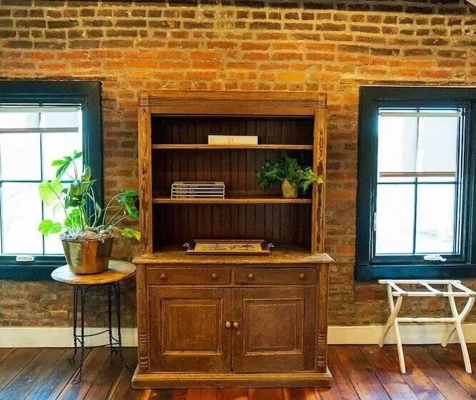 تختخواب و صبحانه The Butcher Rose