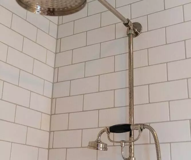 تختخواب و صبحانه The Butcher Rose