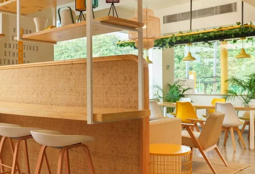 Bloom Hotel   Sector 62