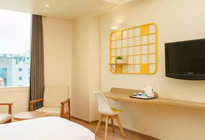 Bloom Hotel   Sector 62