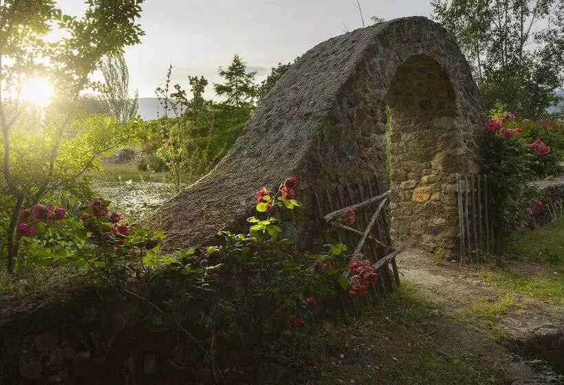 Hotelli Vaqueria Cantaelgallo   Habitacion El Castaño