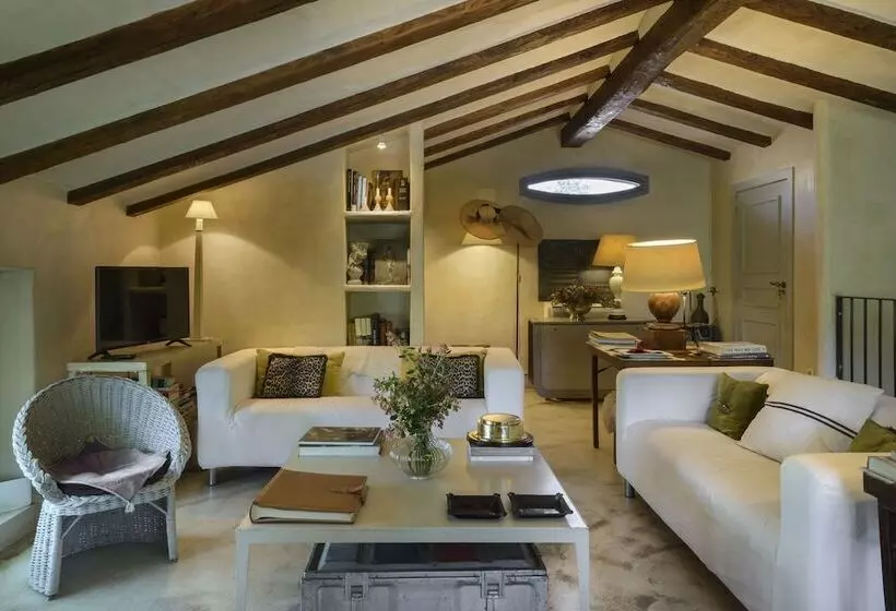 Hotelli Vaqueria Cantaelgallo   Habitacion El Castaño