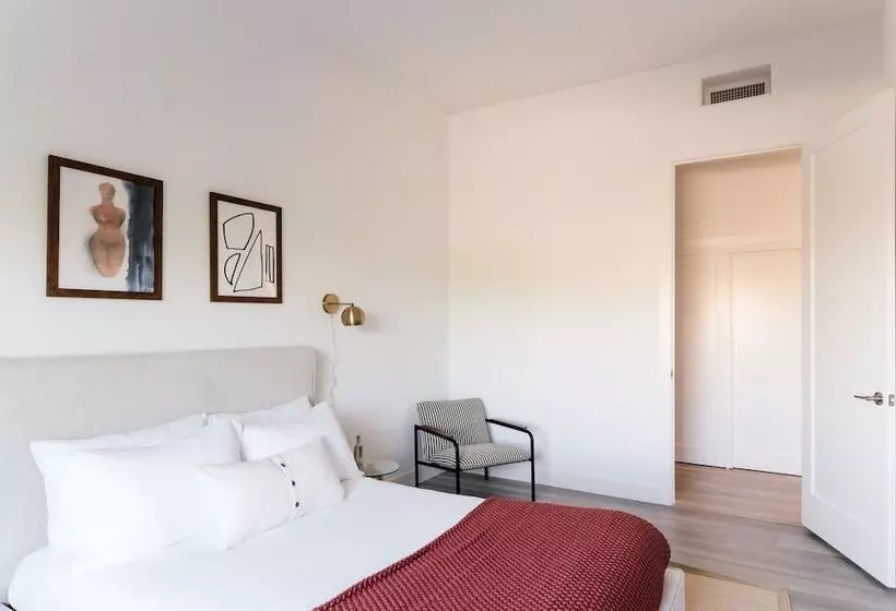 Julep By Avantstay Stylish 9 Br Estate W/ Mid Century Modern Decor