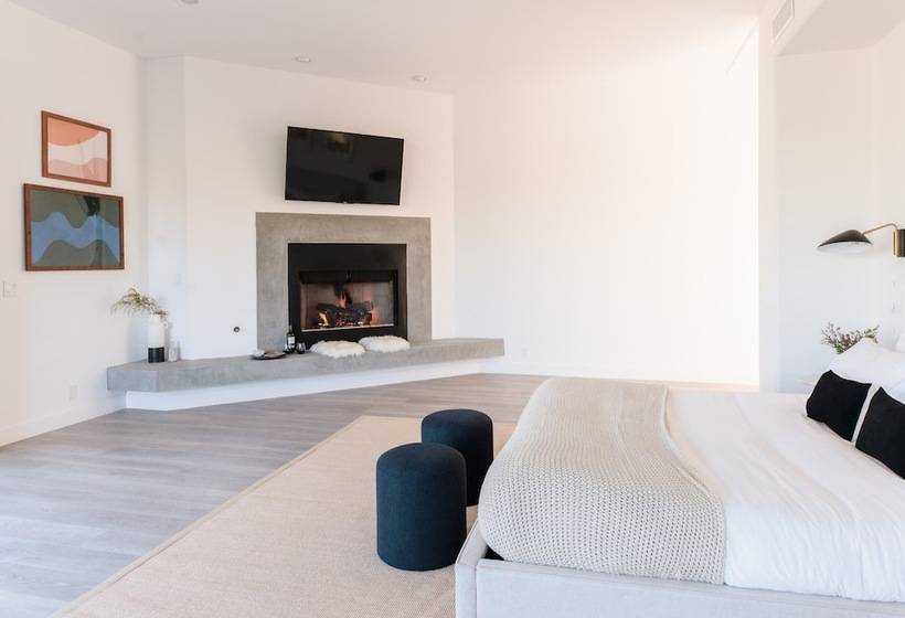 Julep By Avantstay Stylish 9 Br Estate W/ Mid Century Modern Decor