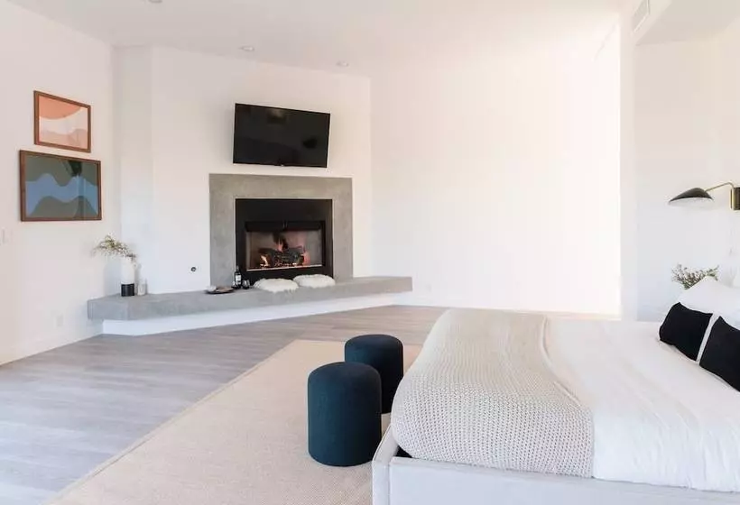 Julep By Avantstay Stylish 9 Br Estate W/ Mid Century Modern Decor