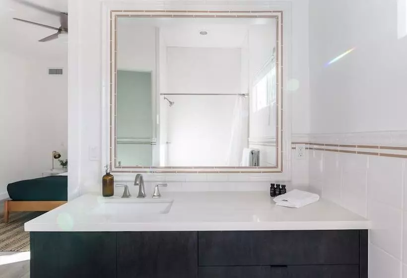 Julep By Avantstay Stylish 9 Br Estate W/ Mid Century Modern Decor