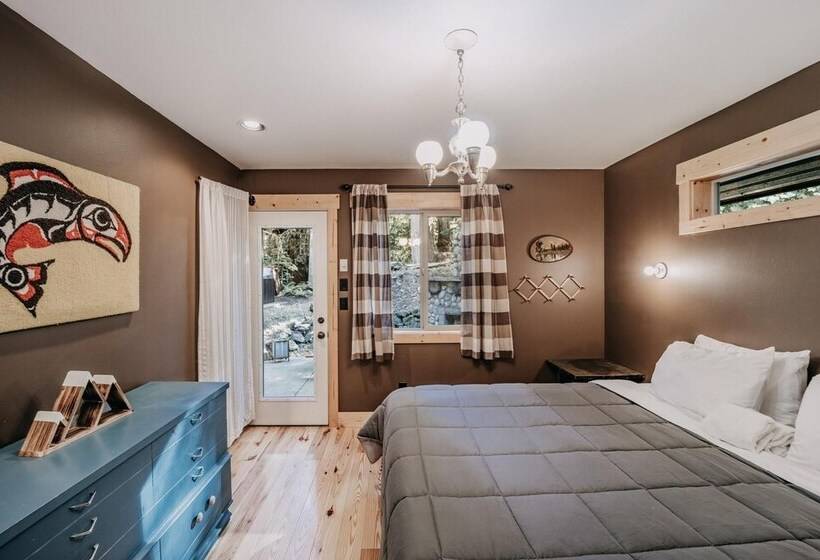 Mt Baker Lodging Cabin 79   Sleeps 8