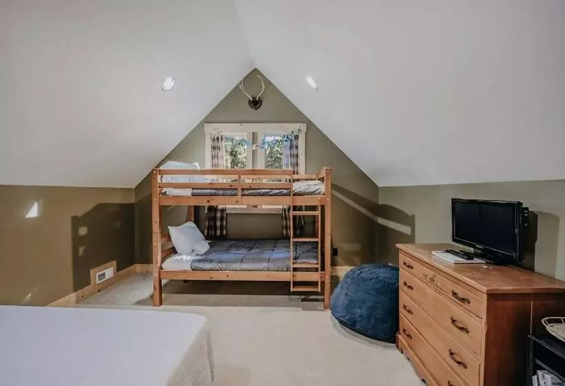 Mt Baker Lodging Cabin 79   Sleeps 8