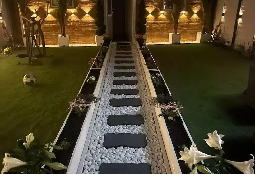 Majatalo North Avenue Guest House Ltd, Heathrow Airport Free Parking