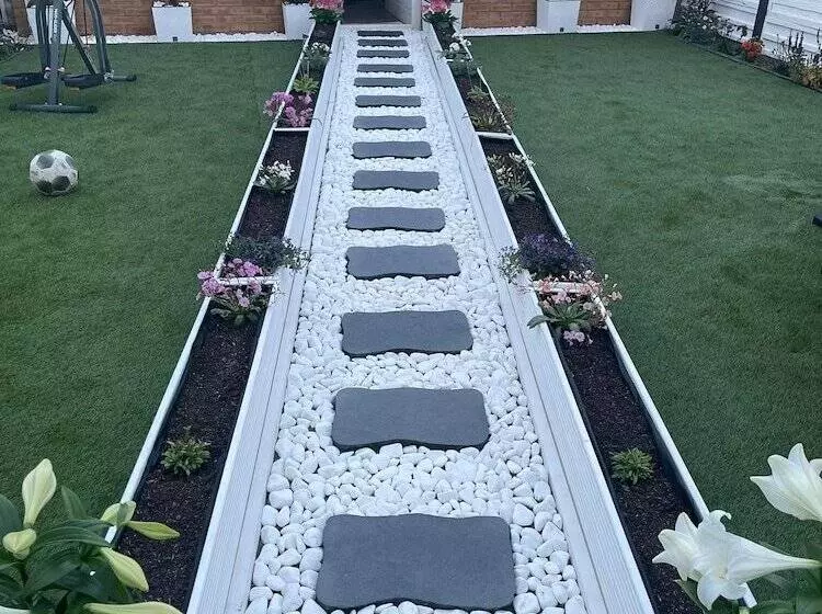 Majatalo North Avenue Guest House Ltd, Heathrow Airport Free Parking