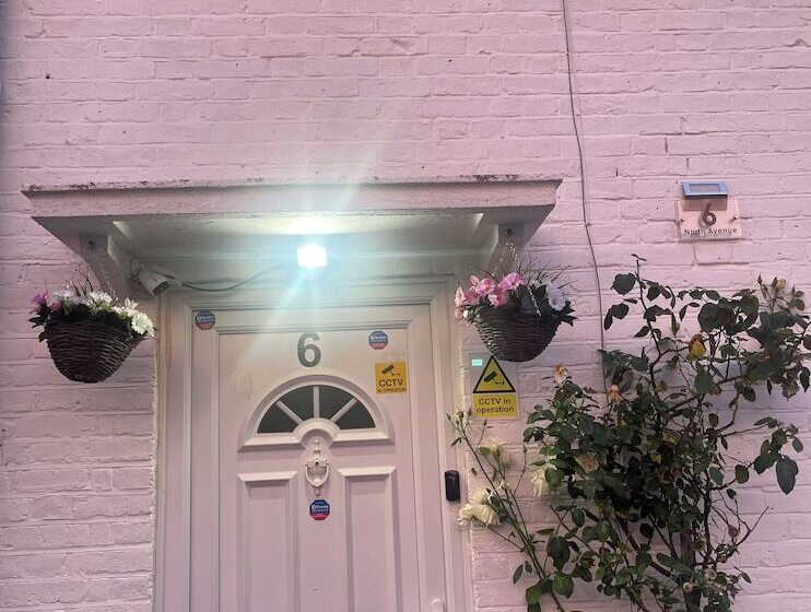 Пансион North Avenue Guest House Ltd, Heathrow Airport Free Parking