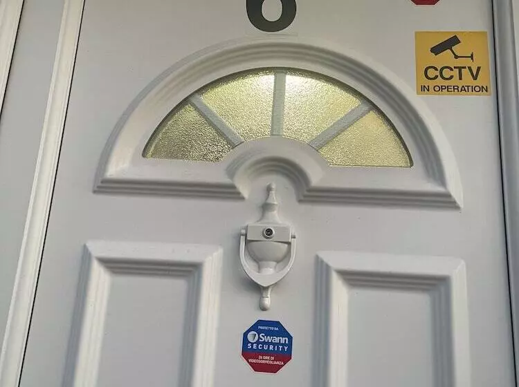 Majatalo North Avenue Guest House Ltd, Heathrow Airport Free Parking