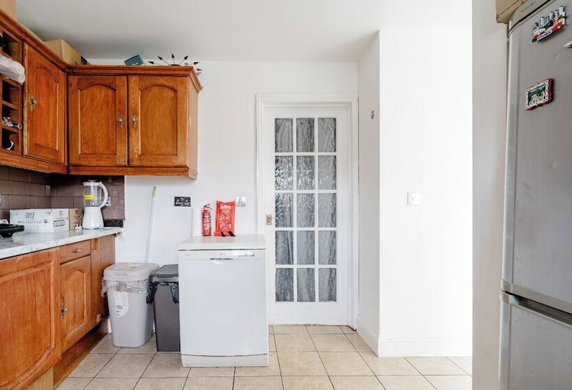 Пансион North Avenue Guest House Ltd, Heathrow Airport Free Parking