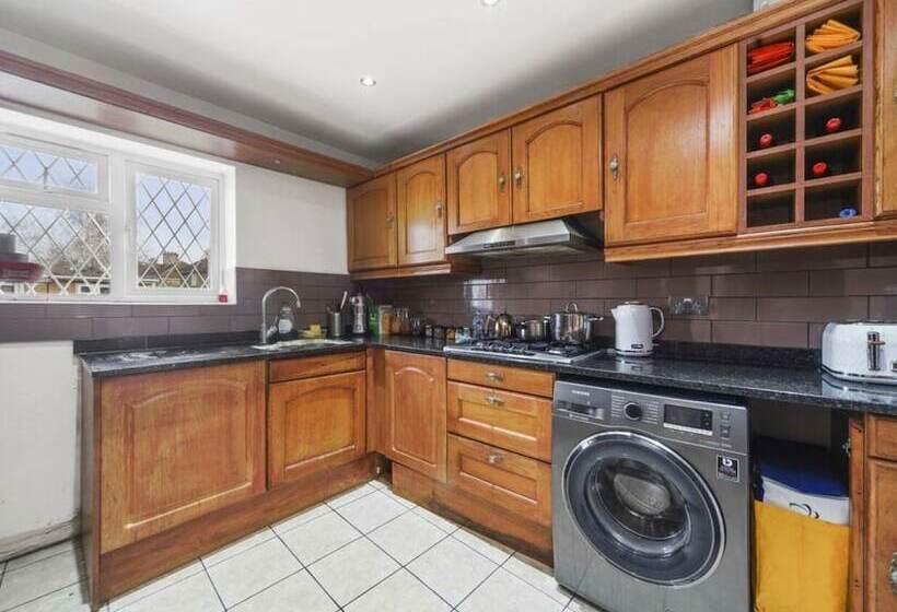 Пансион North Avenue Guest House Ltd, Heathrow Airport Free Parking