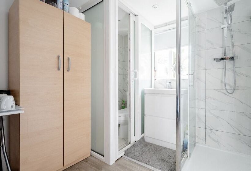 Пансион North Avenue Guest House Ltd, Heathrow Airport Free Parking