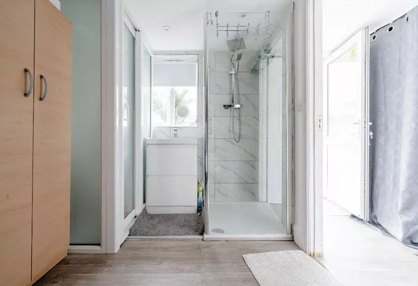 Majatalo North Avenue Guest House Ltd, Heathrow Airport Free Parking