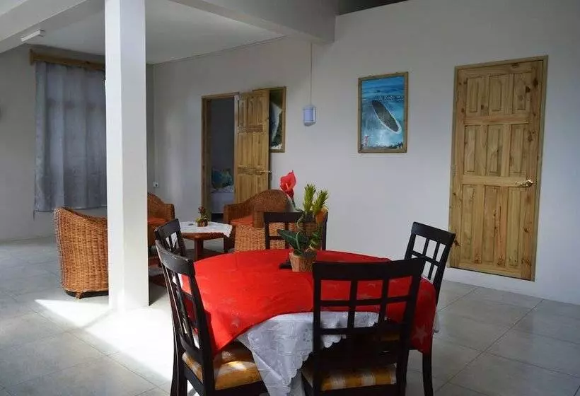 پانسیون Domaine Les Rosiers Guest House