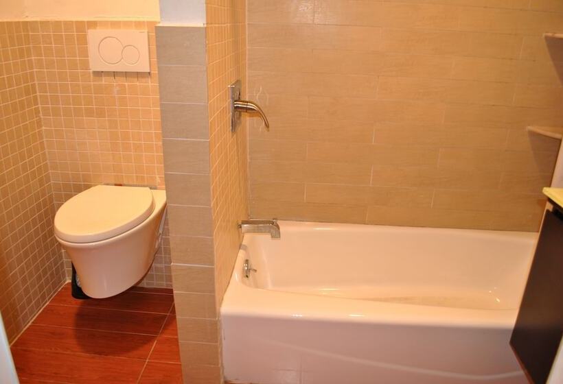 膳宿费 Newark Hansbury Multi Level House