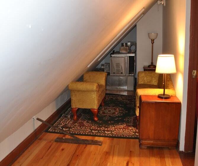 膳宿费 Newark Hansbury Multi Level House