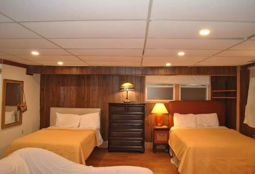 پانسیون Newark Hansbury Multi Level House