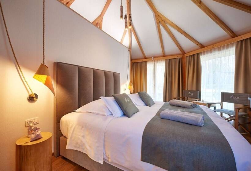 پانسیون Pikol Lake Village Premium Glamping