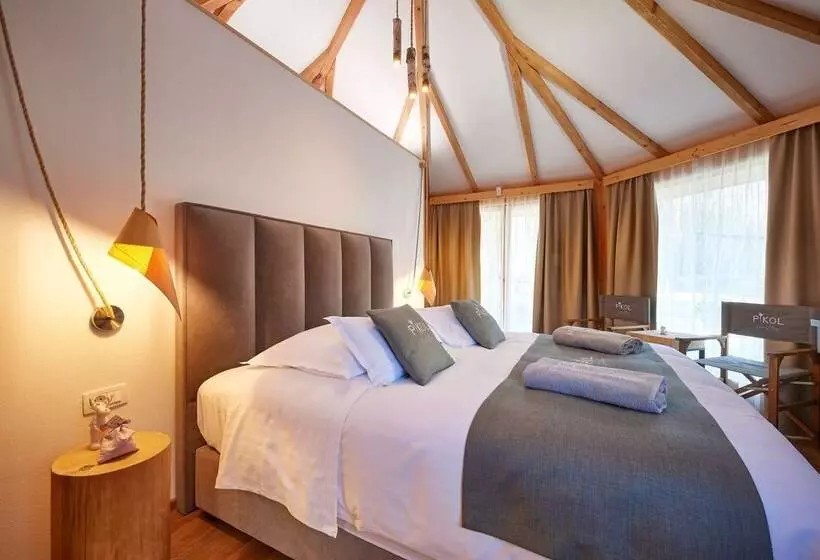 پانسیون Pikol Lake Village Premium Glamping