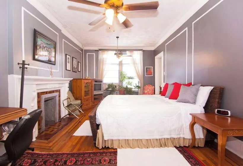 Aamiaismajoitus (B&B) Saint Nicholas Inn Guesthouse