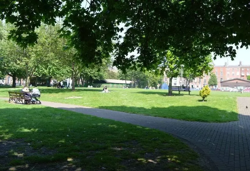 Blue Horseshoe   Hostel