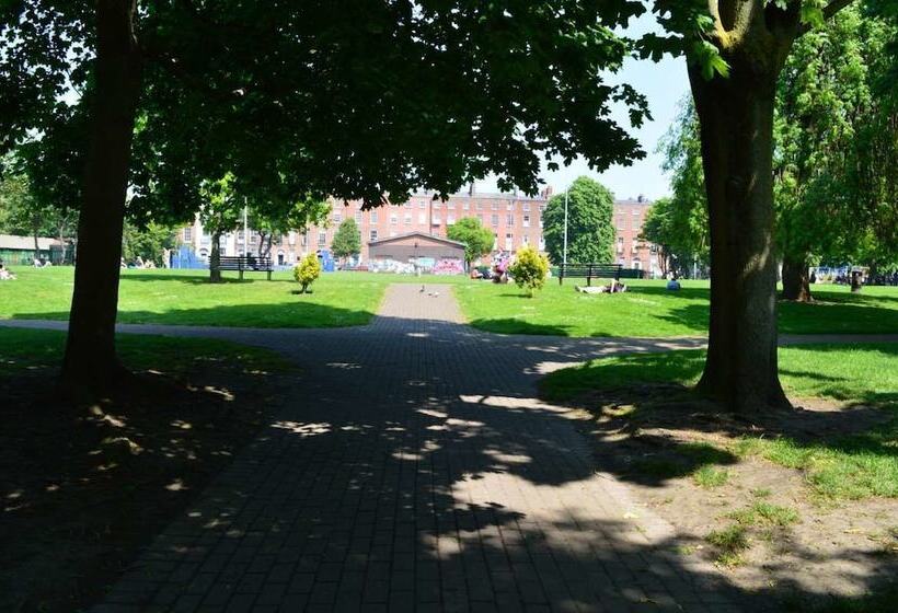 Blue Horseshoe   Hostel