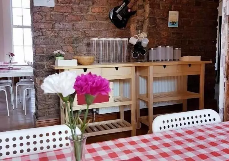 Blue Horseshoe   Hostel