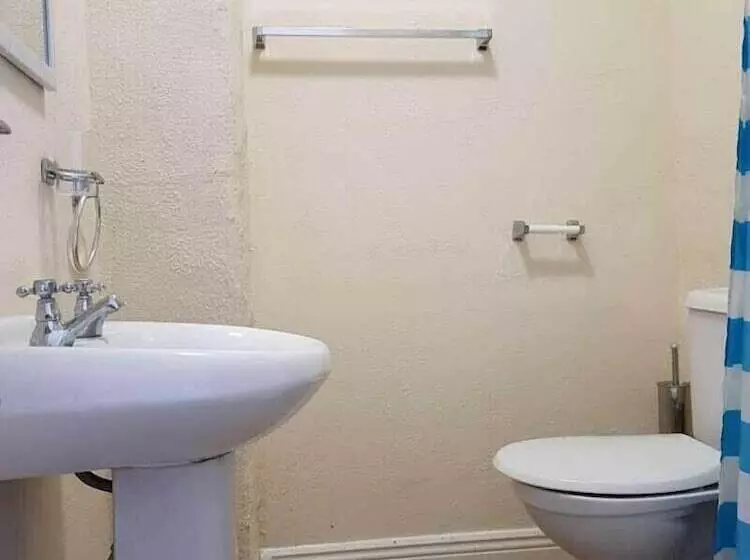 Blue Horseshoe   Hostel