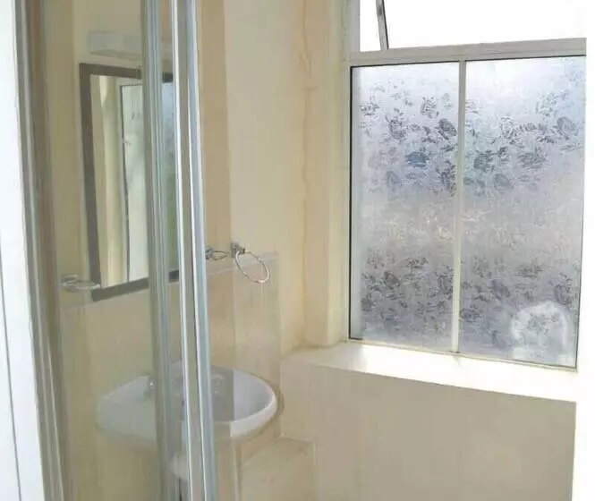 Blue Horseshoe   Hostel