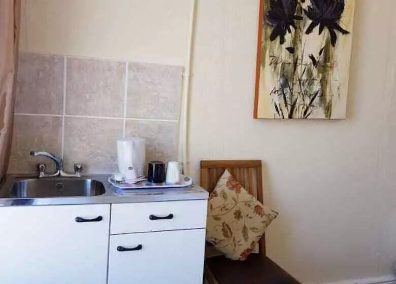 Blue Horseshoe   Hostel