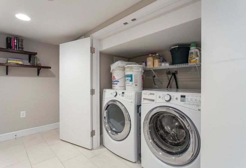 Home Away From Home   Grad Hospital Gem With Patio