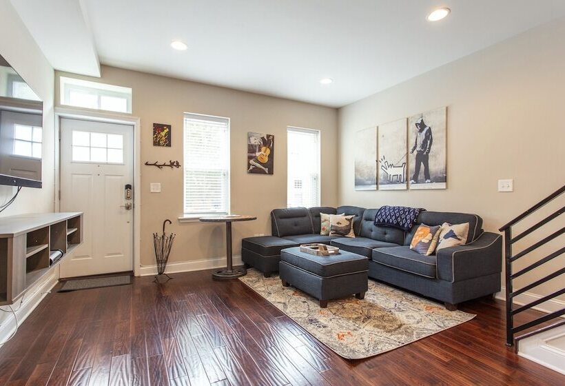 Home Away From Home   Grad Hospital Gem With Patio