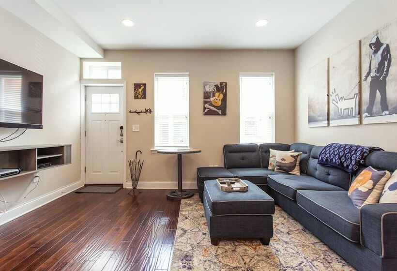 Home Away From Home   Grad Hospital Gem With Patio