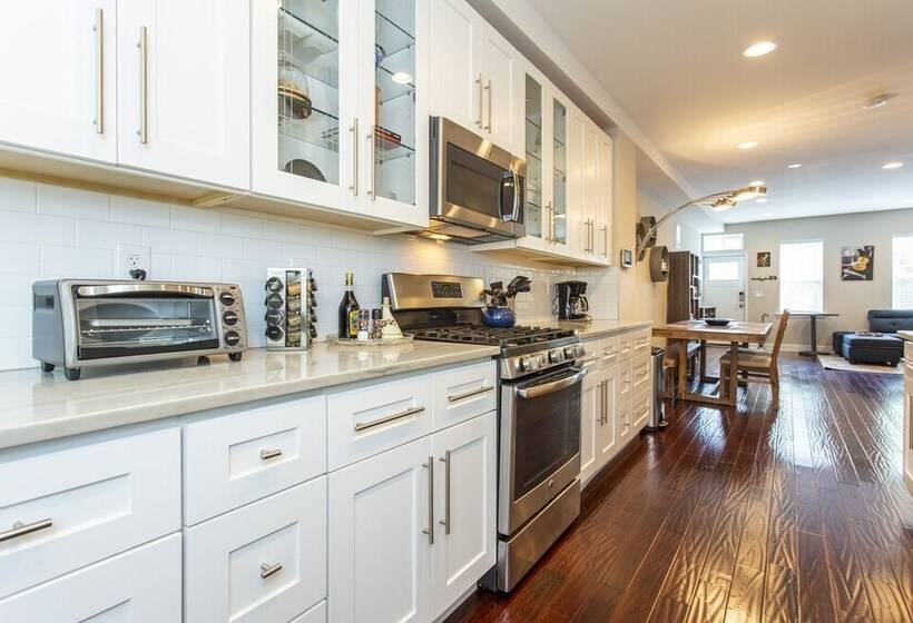 Home Away From Home   Grad Hospital Gem With Patio