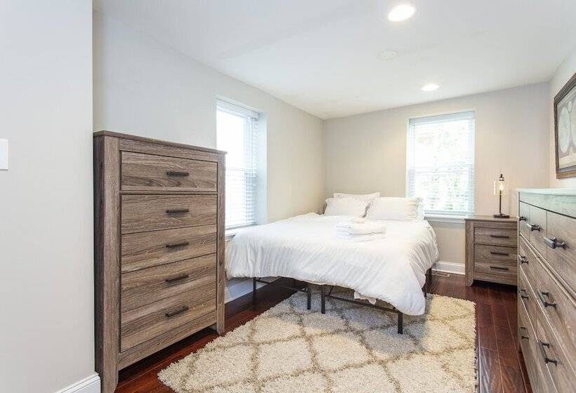 Home Away From Home   Grad Hospital Gem With Patio