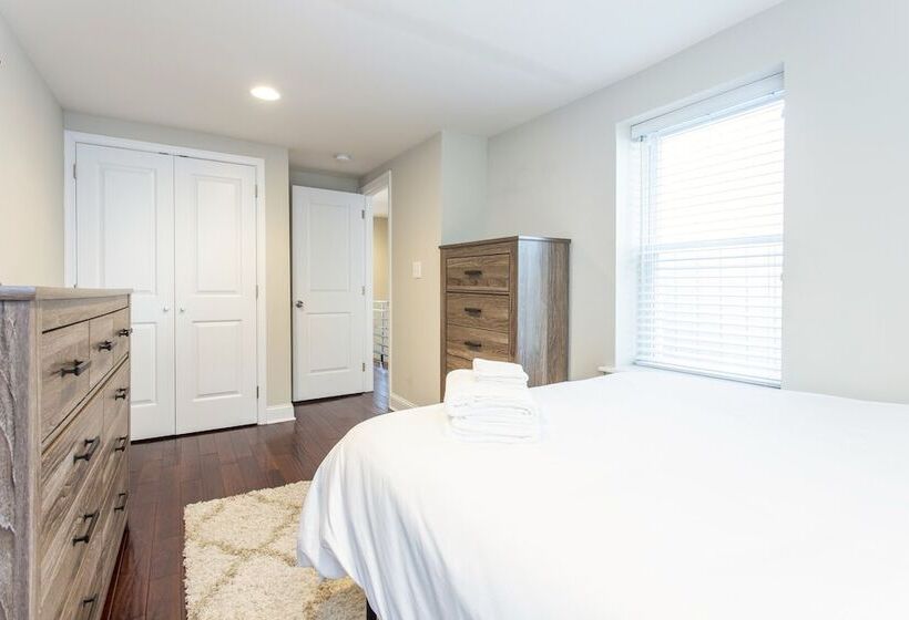 Home Away From Home   Grad Hospital Gem With Patio